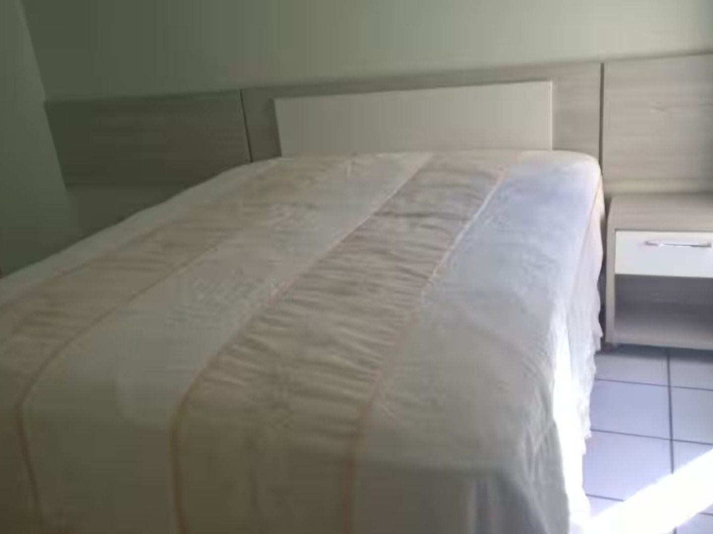 Quarto com cama de casal
