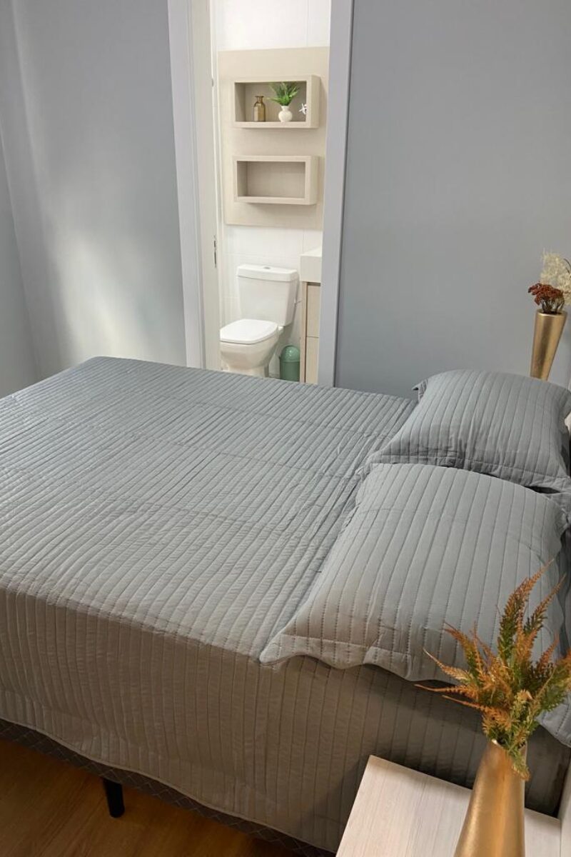 Quarto com cama de casal