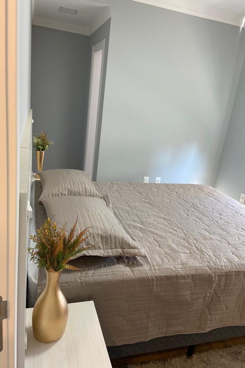 Quarto com cama de casal