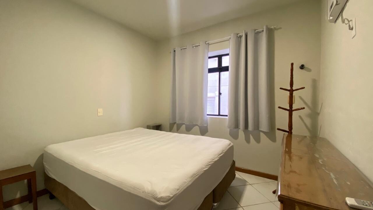 Quarto com cama de casal