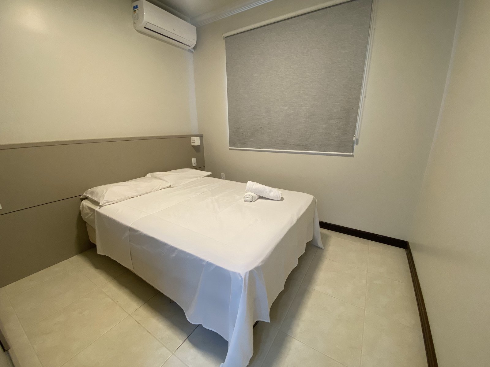 Quarto com cama de casal