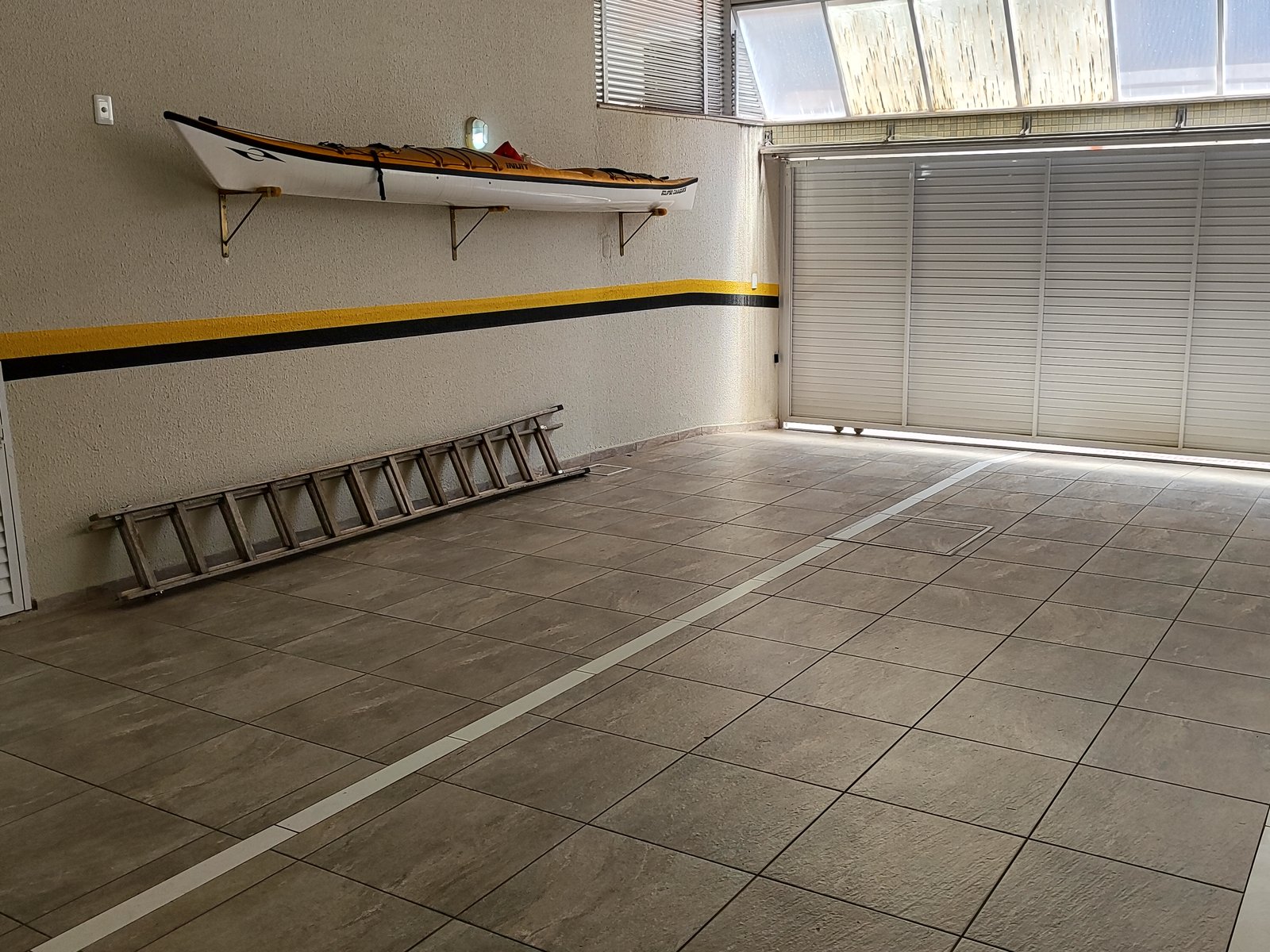 Garagem privativa fechada para 4 carros