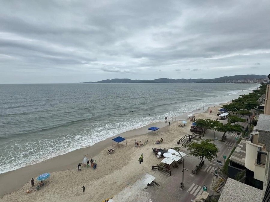 Vista da praia de Meia Praia a partir do apartamento